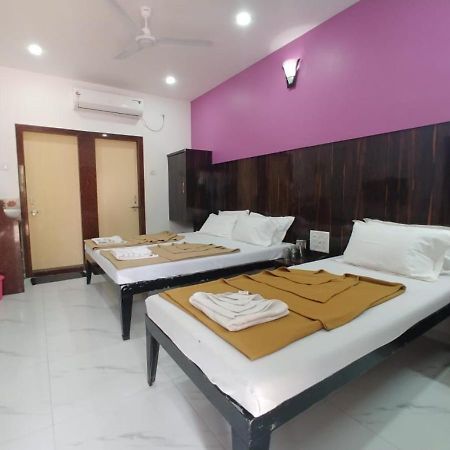 Hotel Yogiraj Ширді Екстер'єр фото