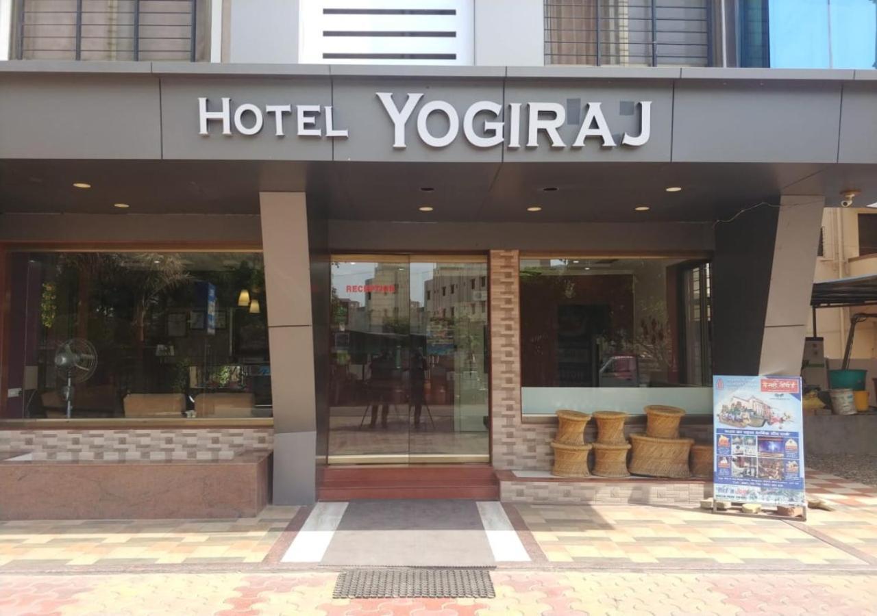 Hotel Yogiraj Ширді Екстер'єр фото