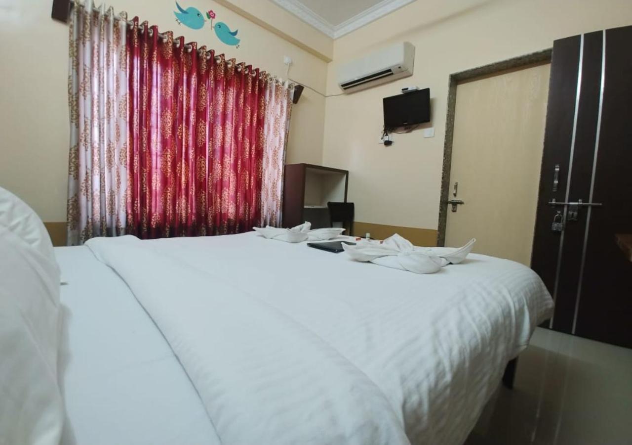 Hotel Yogiraj Ширді Екстер'єр фото