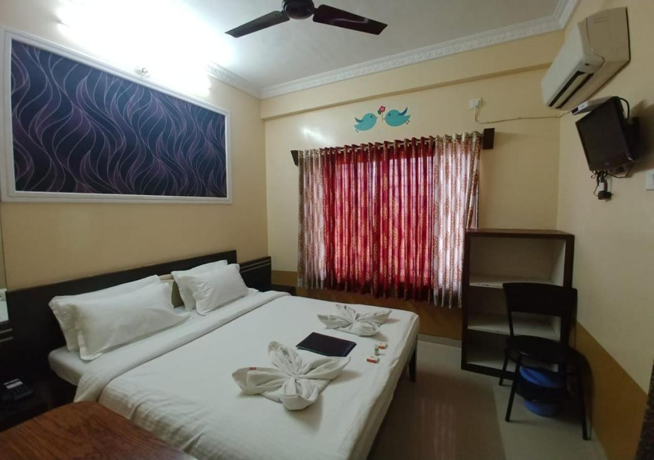 Hotel Yogiraj Ширді Екстер'єр фото